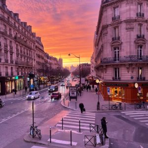 Sable du sahara dans le ciel de Paris